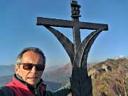 43 La bella croce degli Alpini di Bracca sul Pizzo Rabbioso (1130 m)